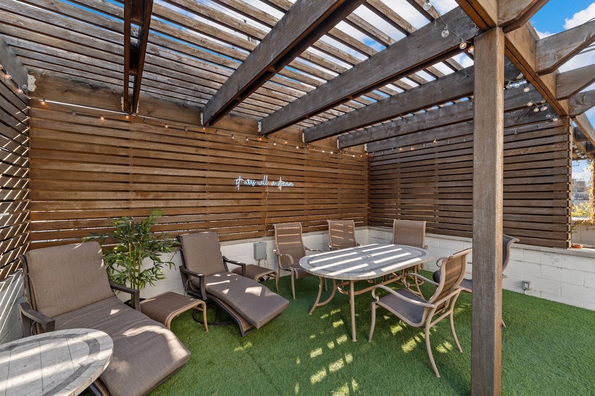 Exquisite 4-Bedroom Retreat in Chicago gallery image 5