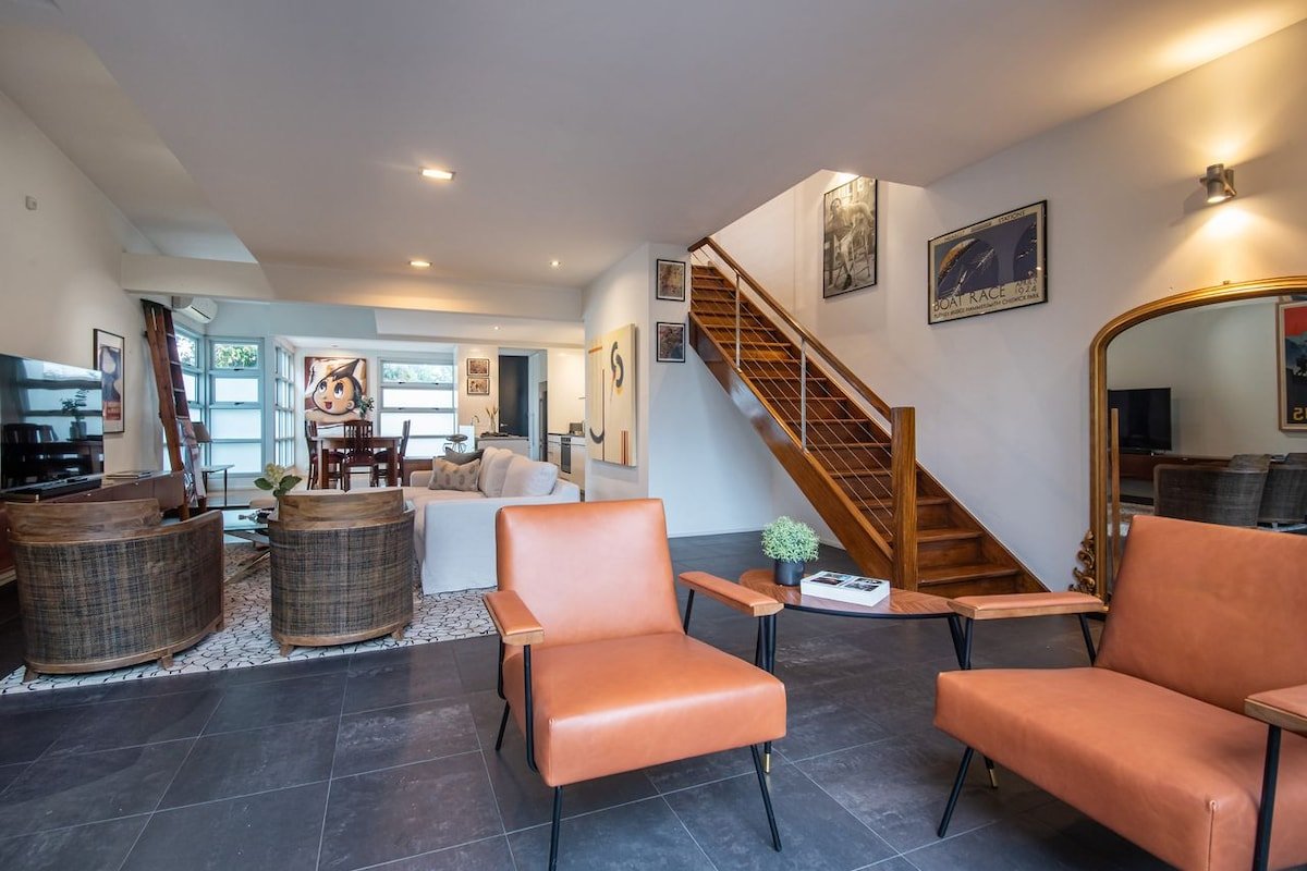 Elwood Village Entertainer gallery image 5