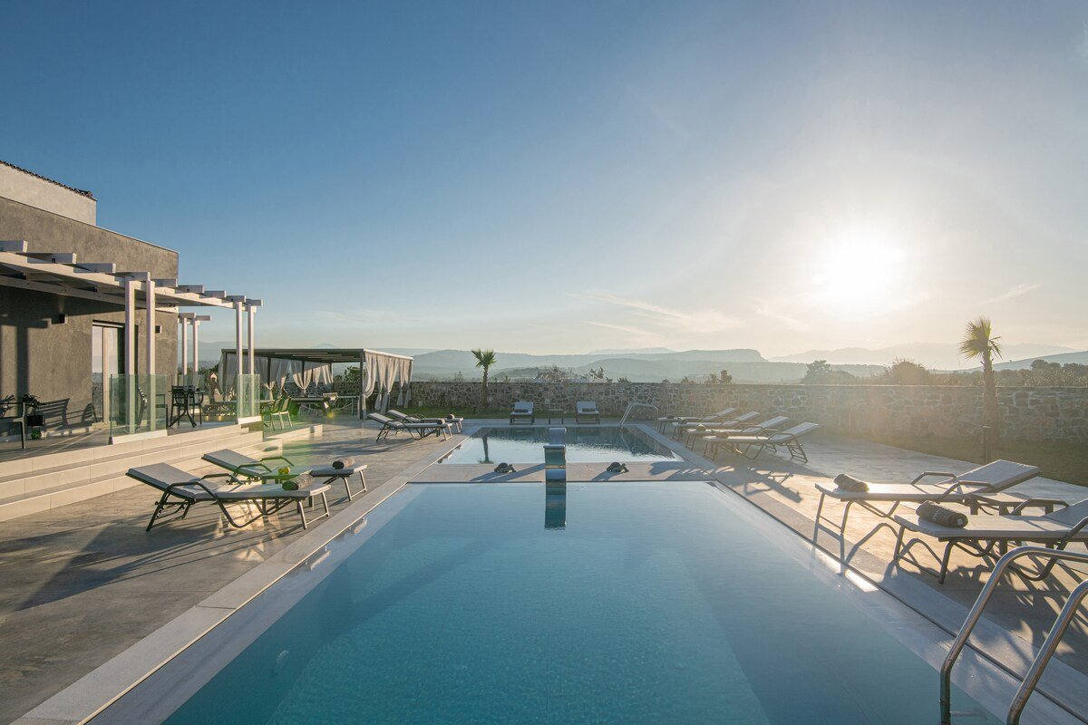 Pura Vida Villa, 2 Heated Pools, Hot Tubs & Sauna gallery image 4