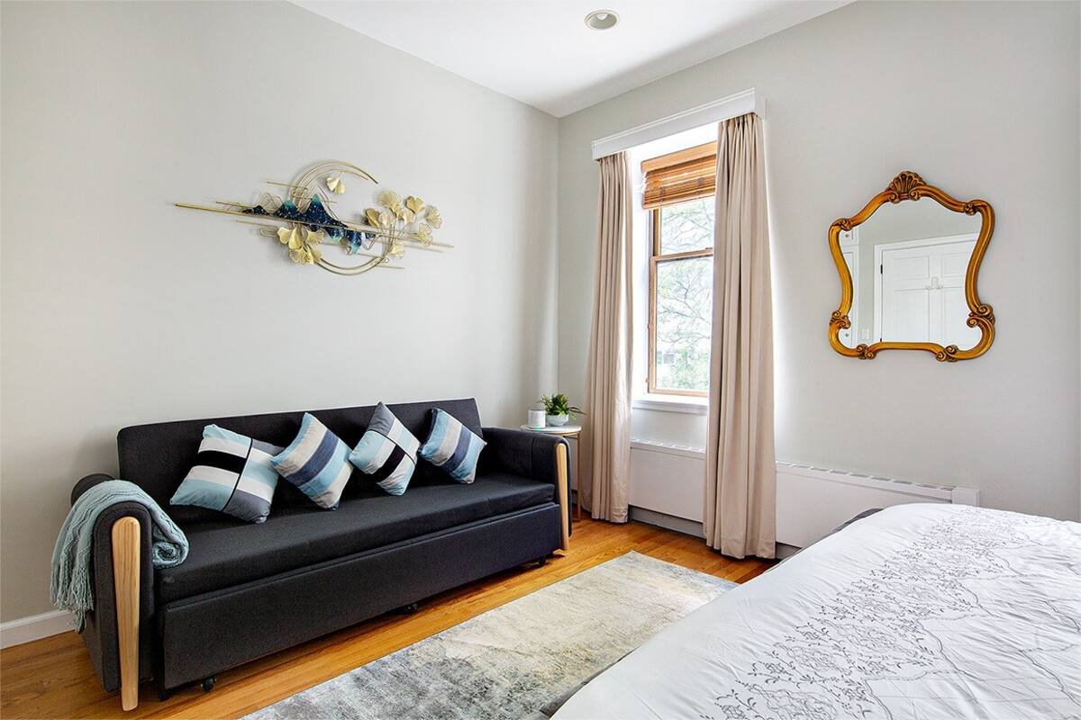 Cozy APT in Hell’s Kitchen gallery image 4