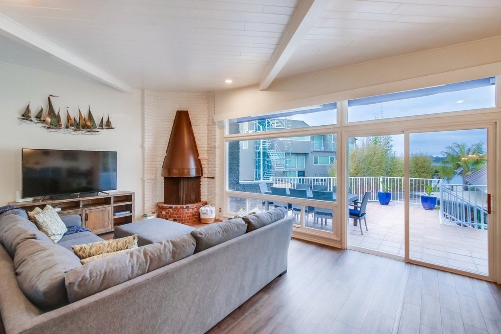 Large Home, One-House Off Bay w/ AC, 4 Car Parking gallery image 3