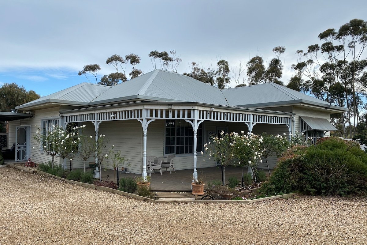 Country Hideaway gallery image 2