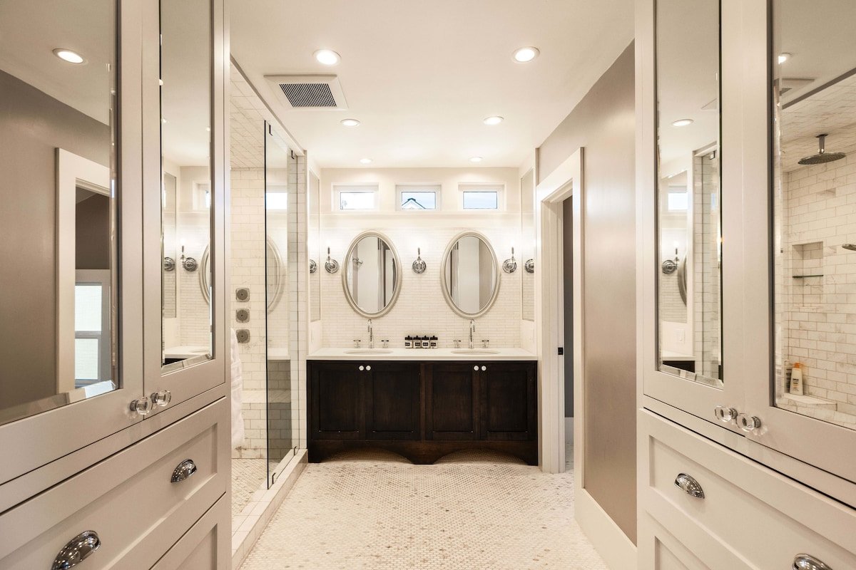 Seattle Craftsman Mansion w/ Lk. &Mt. Rainier view gallery image 4