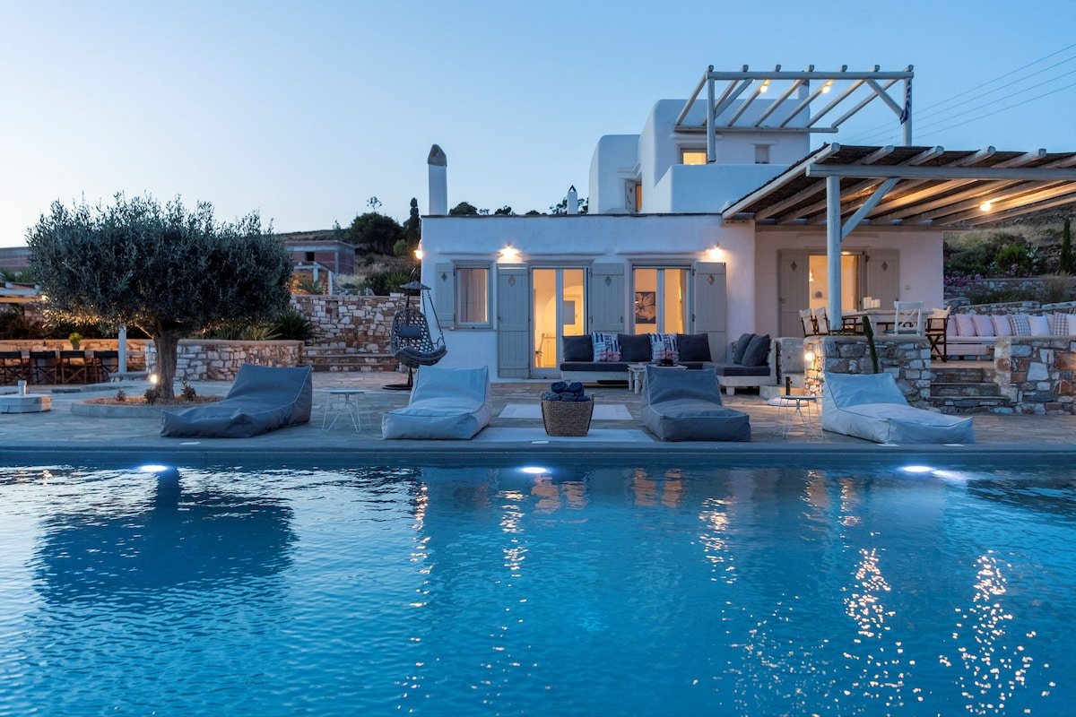 Villa Louka in Golden Beach Paros gallery image 2