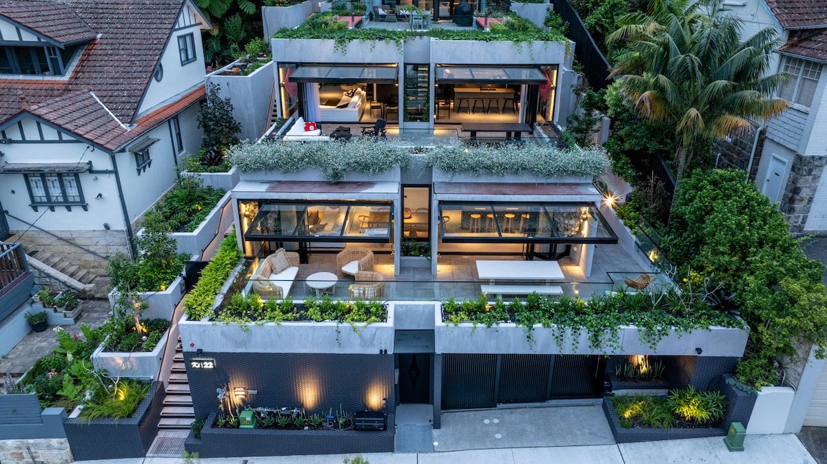 Newly built 2024 – Raw & refined Black Beauty gallery image 4