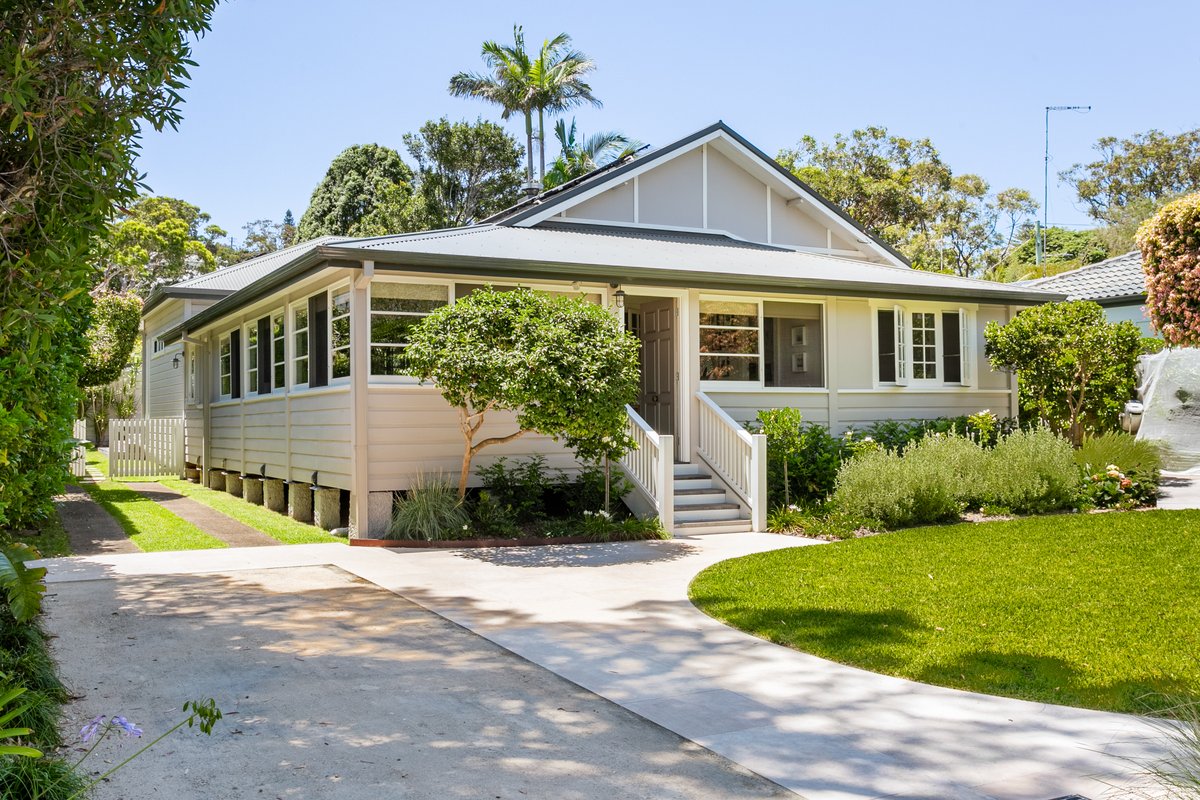 Walk to the Beach from a Warm, Family-Friendly Cottage