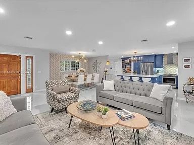 Beautiful house close to Beach and hard rock