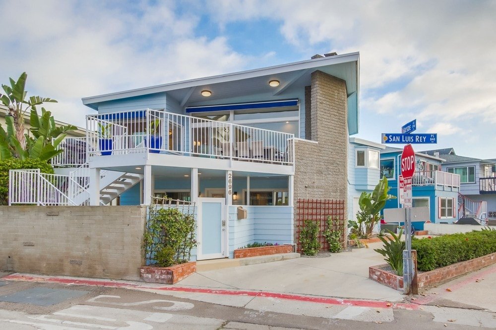 Large Home, One-House Off Bay w/ AC, 4 Car Parking gallery image 2