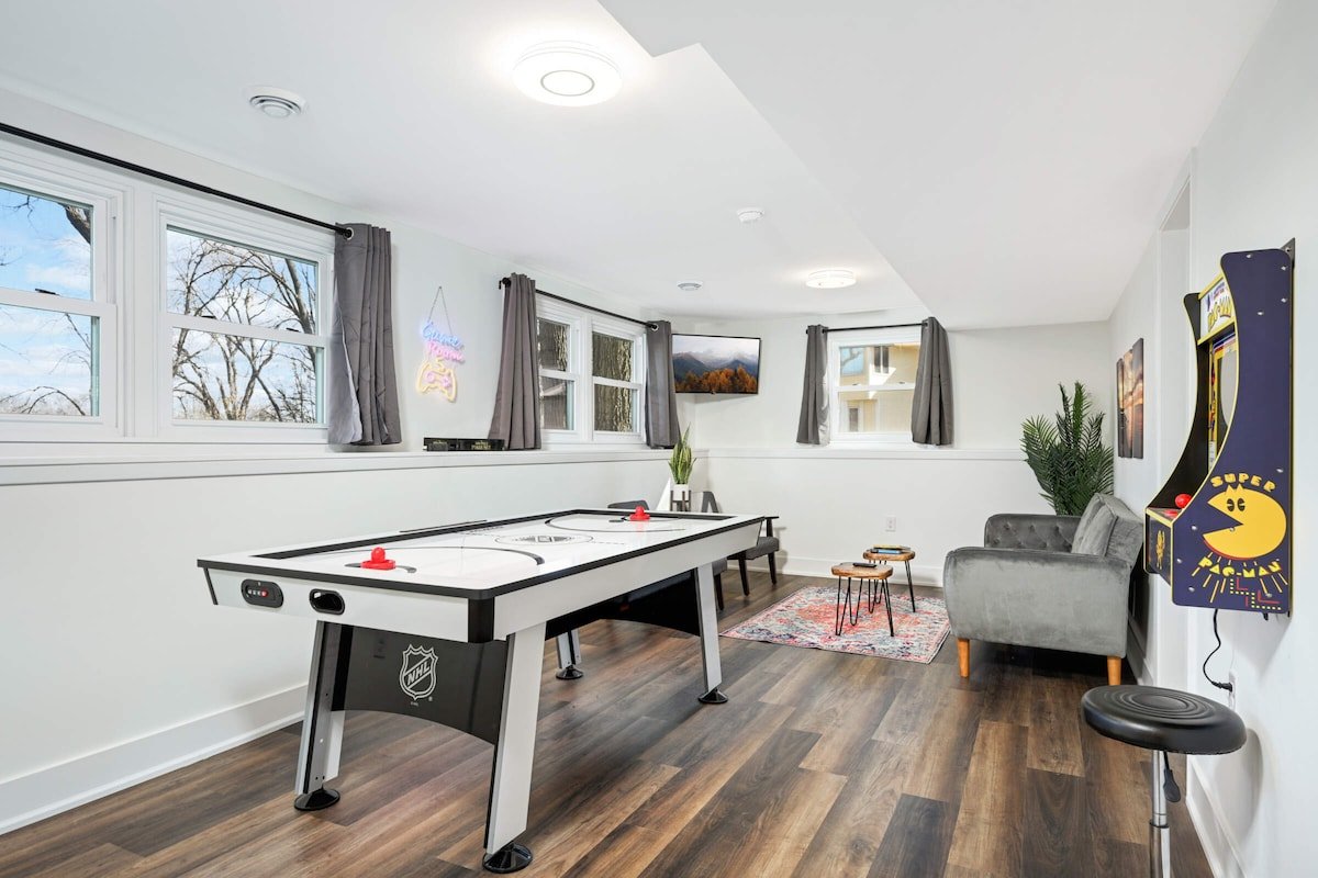 The Modern Pondview Estate in EP gallery image 4