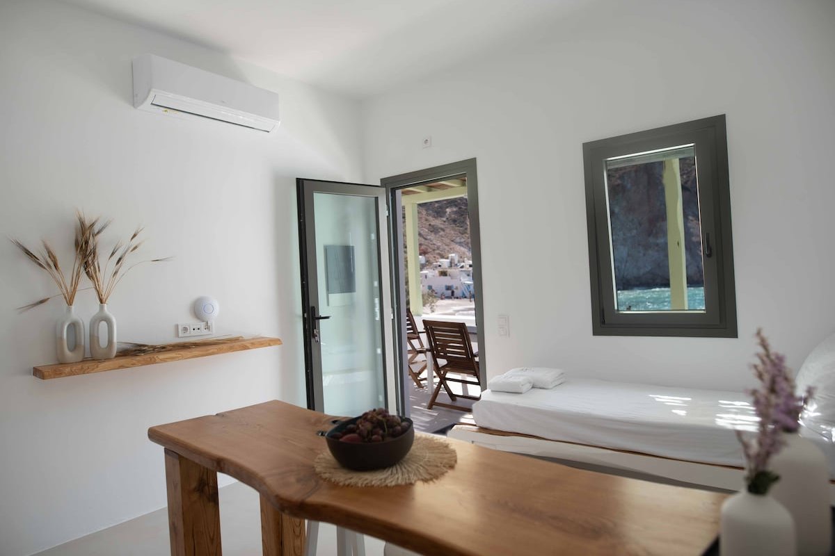 Spilia Milos gallery image 5