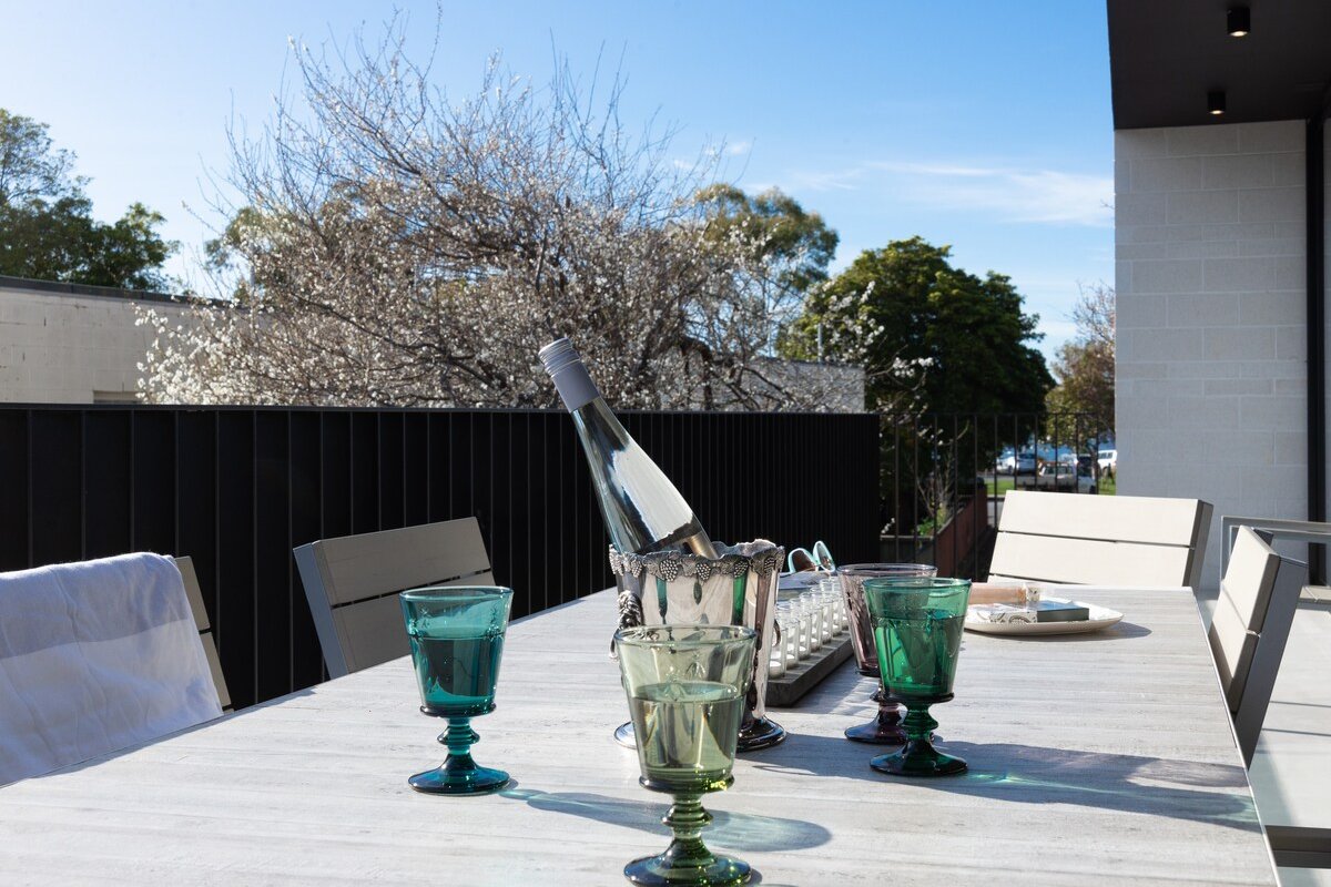 Beachside Hidden Gem, Luxurious Spacious Apartment gallery image 5