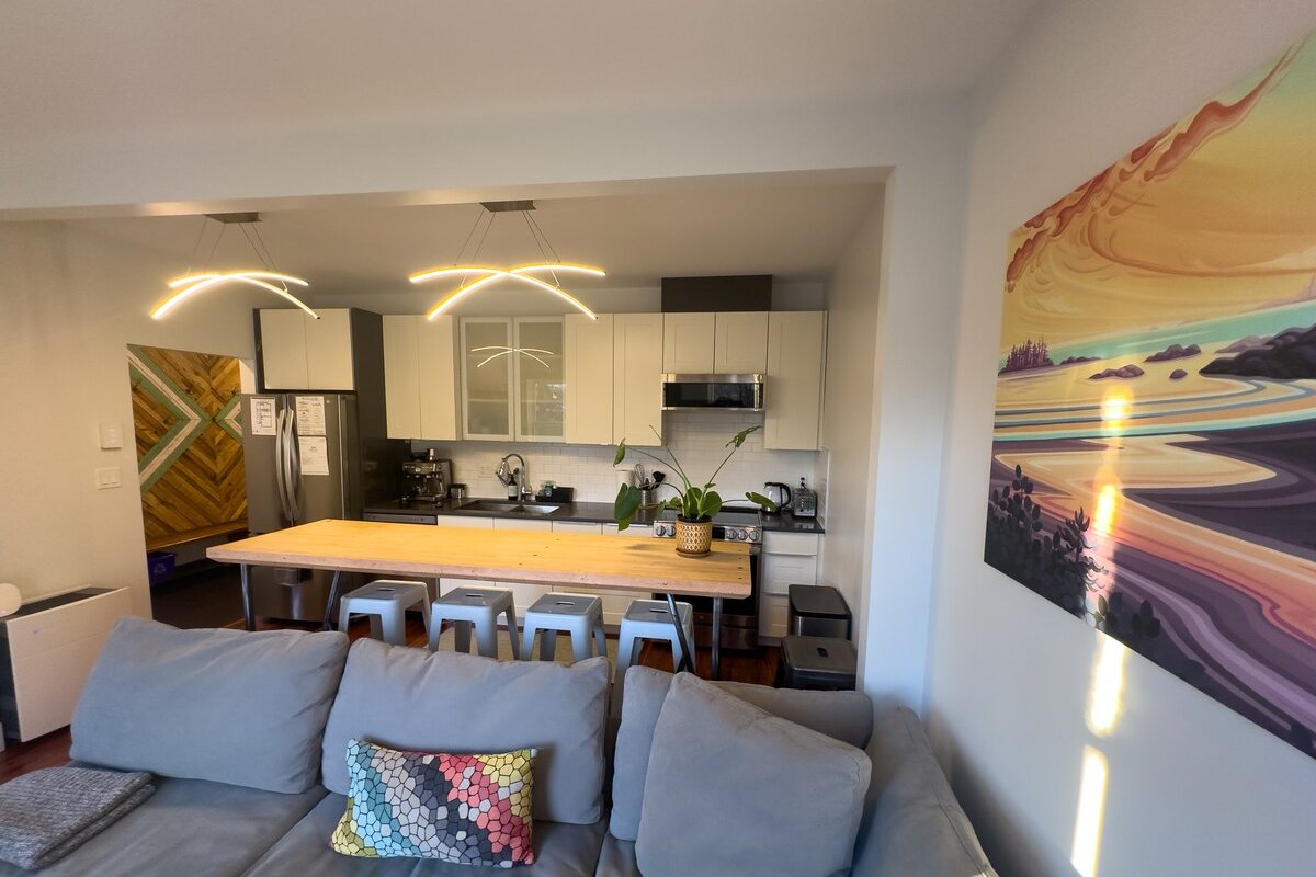 Freshly Renovated Main Floor Suite with Park Views gallery image 3