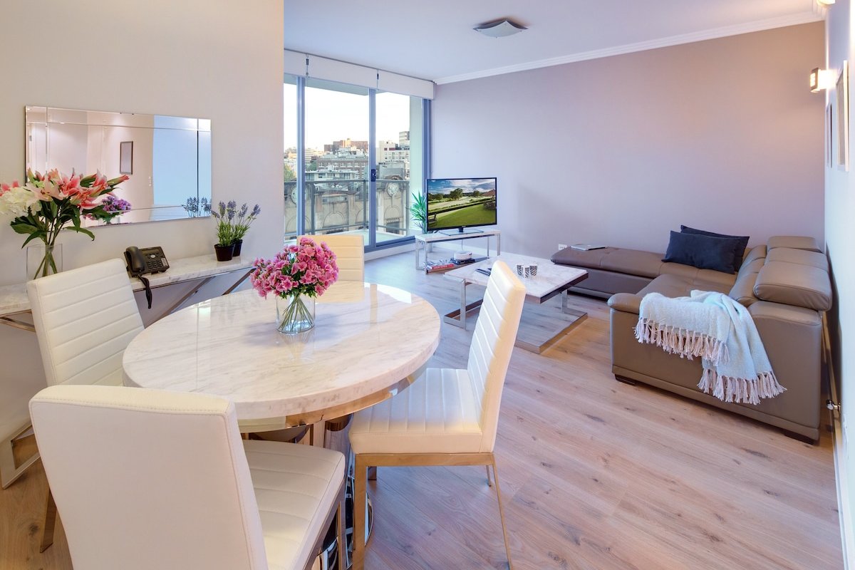 Luxe Three Bedroom Apartment in the Heart Sydney gallery image 2