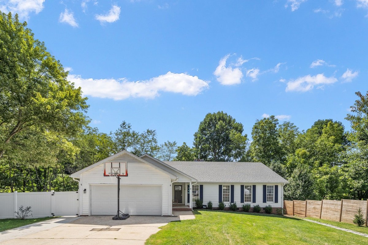 Hot tub, Pool, King bed, Asheville gallery image 4