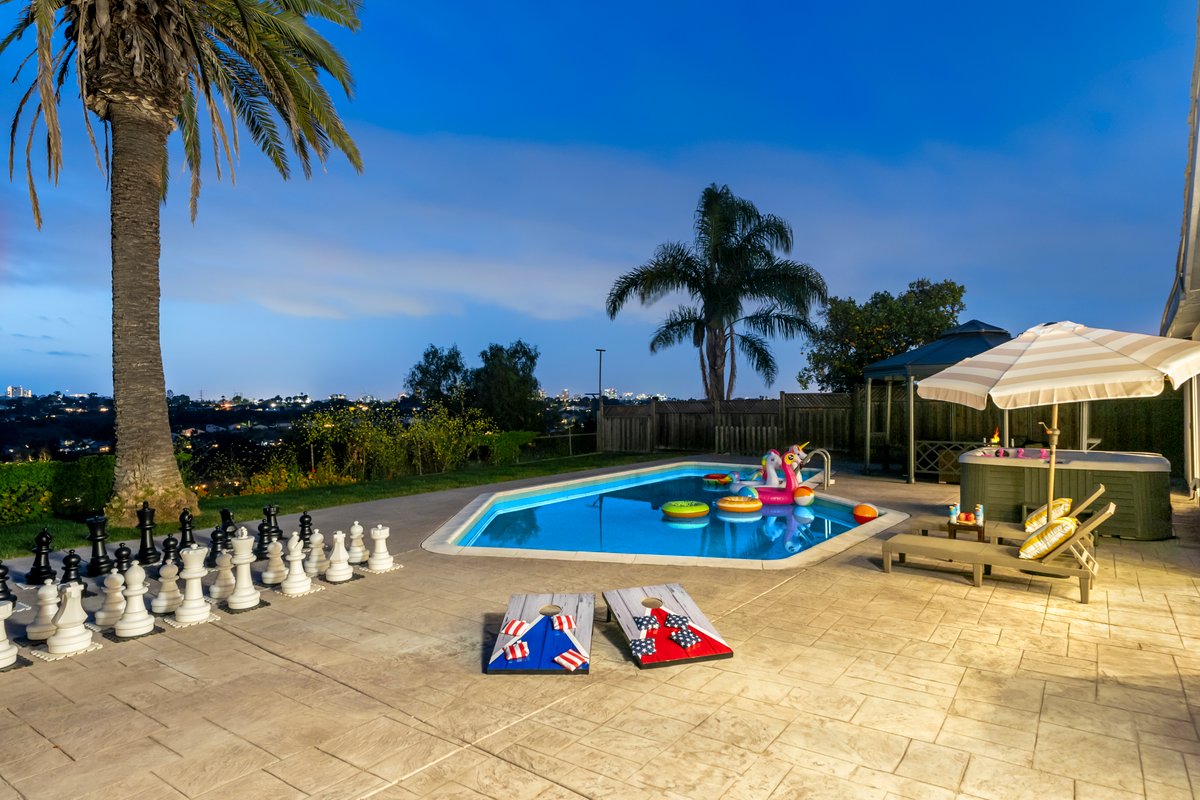 Central Location•Scenic View•Pool•HotTub•Spacious