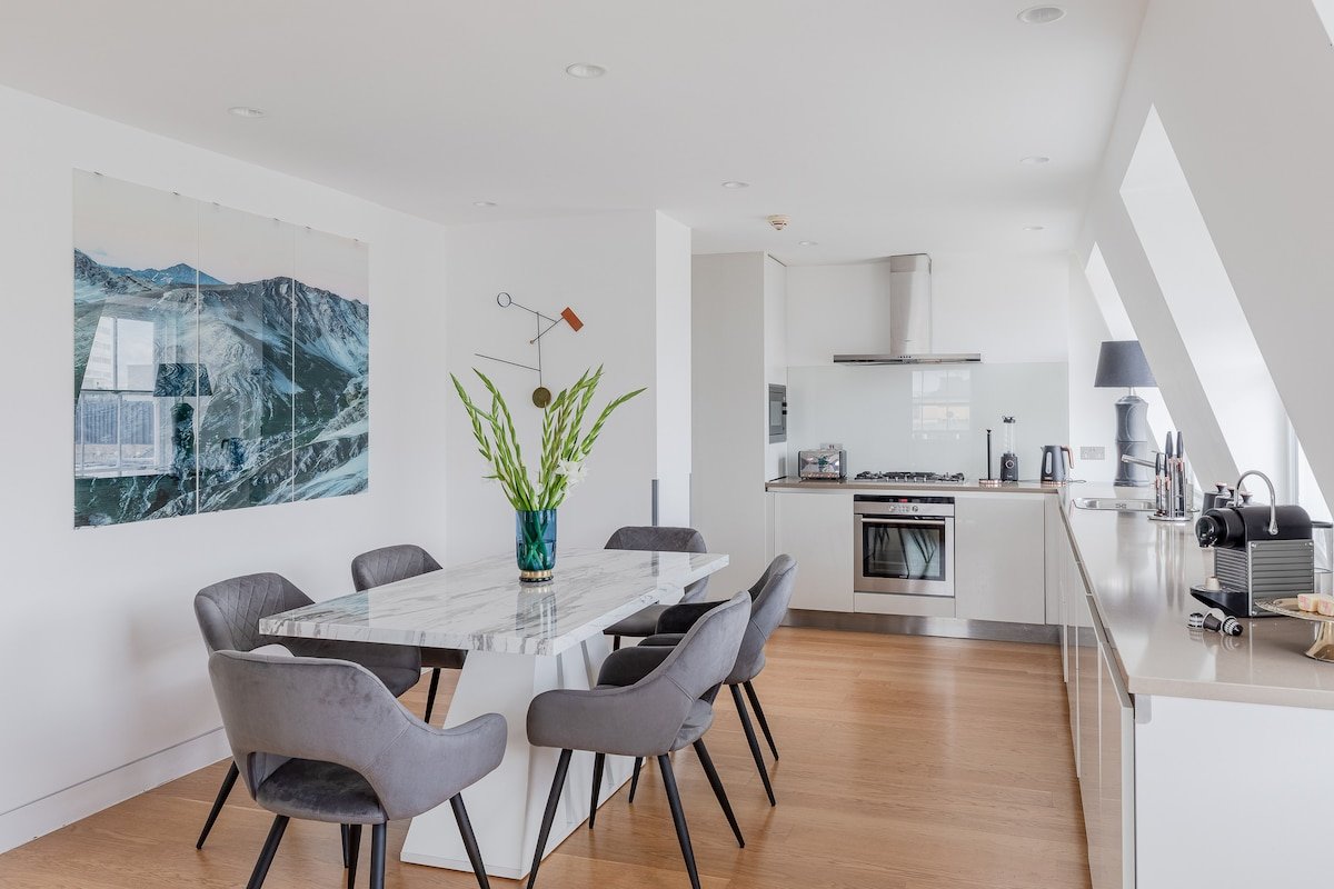 Covent Garden Extreme LUXXE Nomads HUGE Retreat gallery image 5