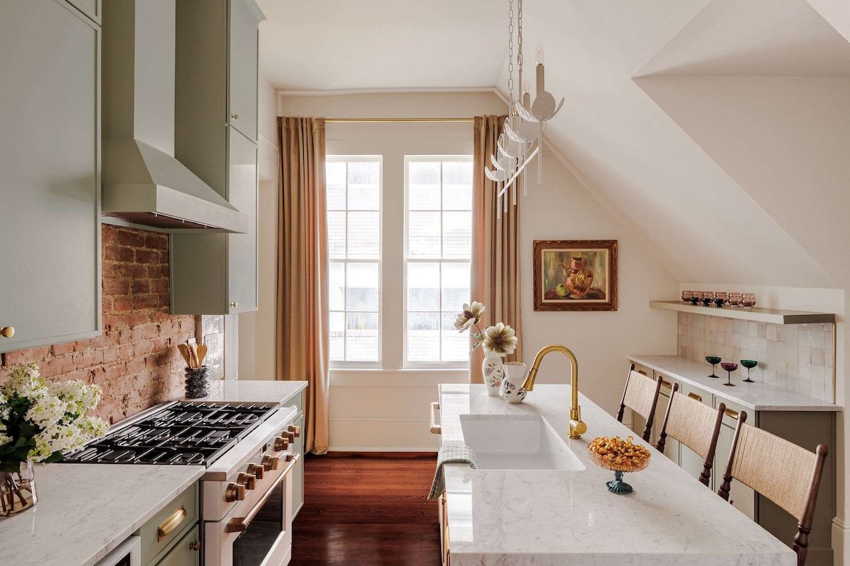 Lush Garden District Suite | Shared Outdoor Space gallery image 2