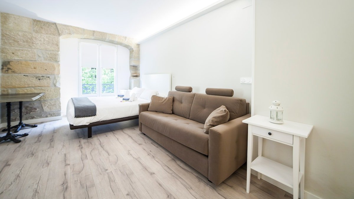 Amazing Central apart. 3 minutes Concha Beach.4pax gallery image 5