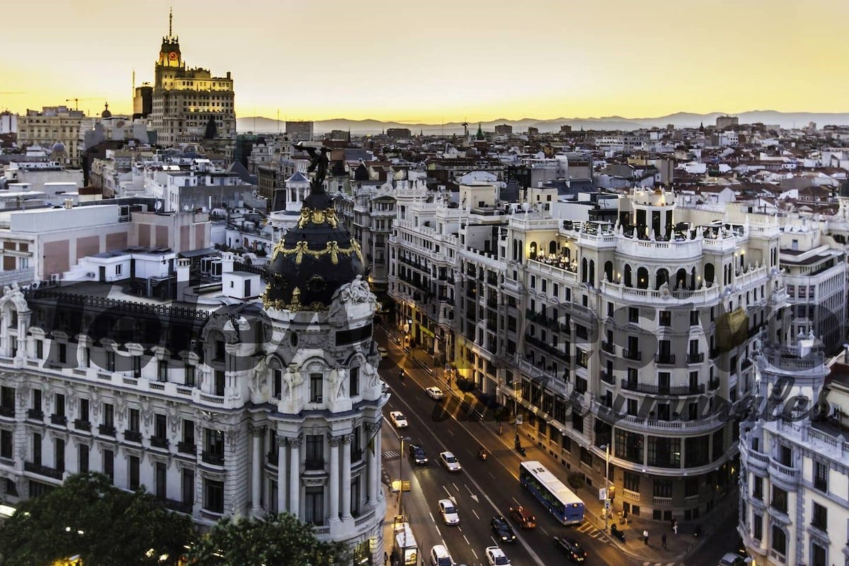 Huge apartment in the Heart of Madrid (Gran Vía) gallery image 2