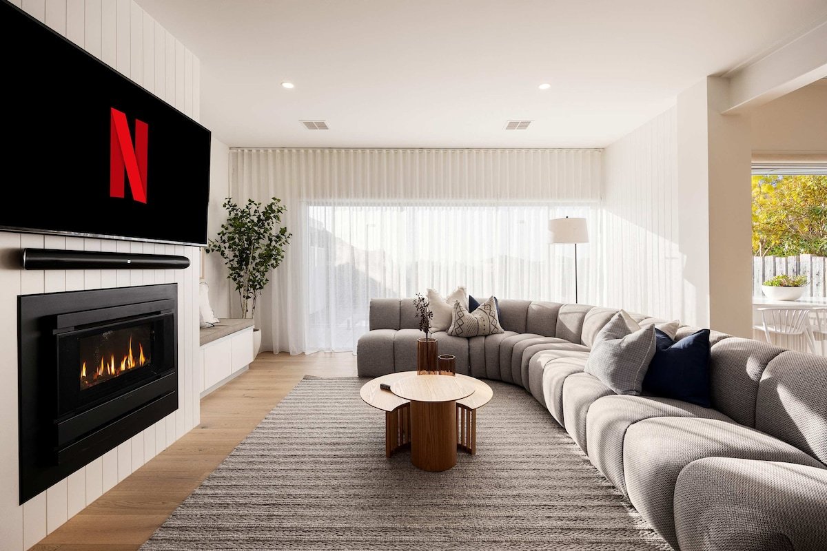 The Hull | Luxury Pool, Sauna, Spa, Tennis Court gallery image 5