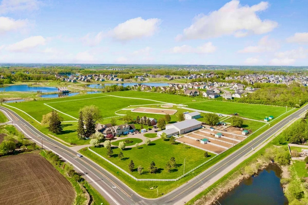 The Bavaria Farmhouse – 30 Acre Estate gallery image 2