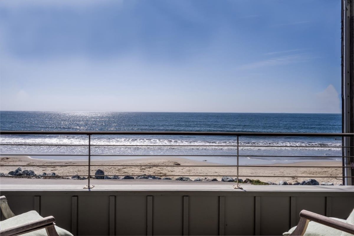 Wave House Coastal Retreat – Amazing Ocean Views gallery image 2