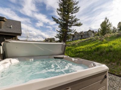 New! Luxury home by Town Center w hottub & Gym