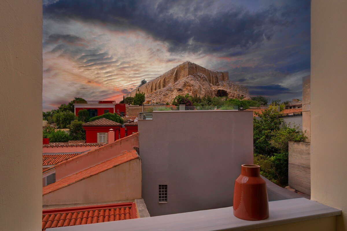 The Acropolis Window in Plaka-Luxury Apartment gallery image 2