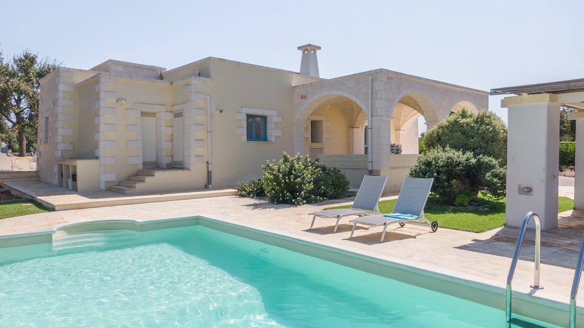 Chic two bedroom villa with private pool & BBQ gallery image 3