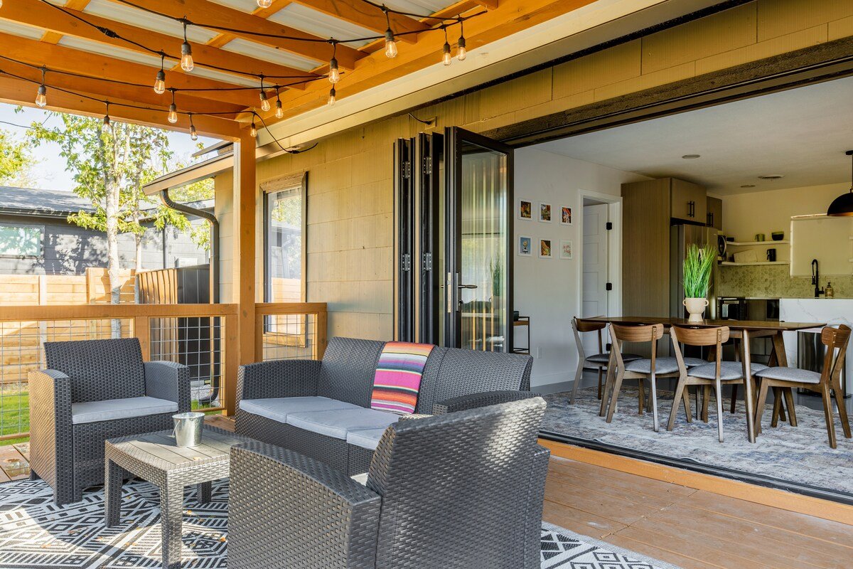 Spacious ATX Retreat | Pool, Yard + Guesthouse gallery image 3