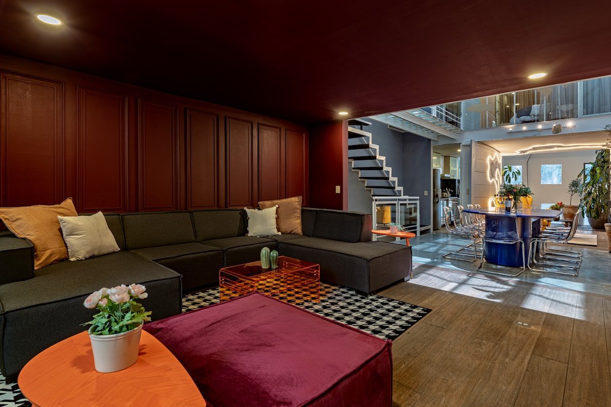 Stunning Roma House with Beautiful Patio A/C 16PAX gallery image 4