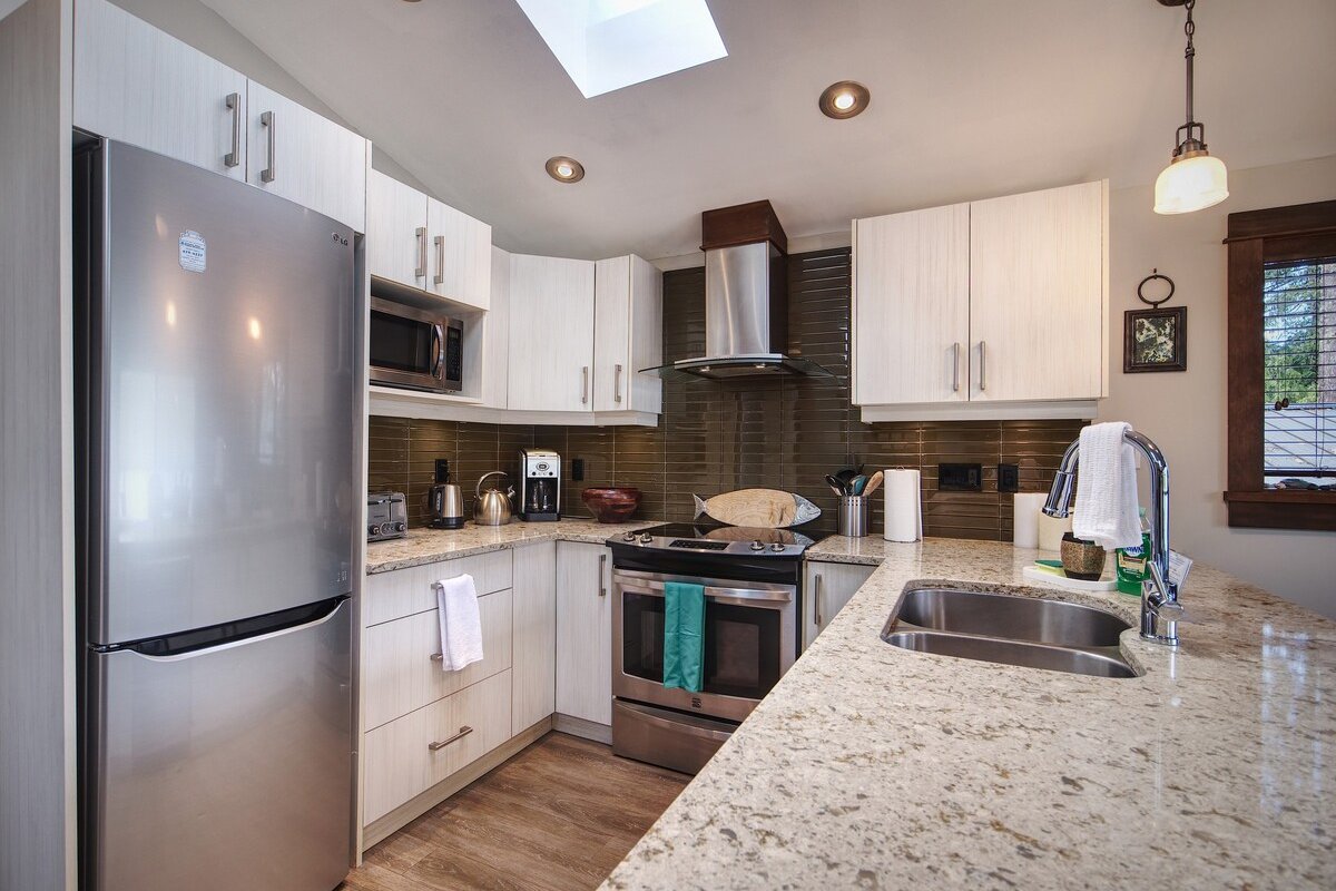 Hera’s Cove| Oceanfront Oasis + Pet Friendly gallery image 5