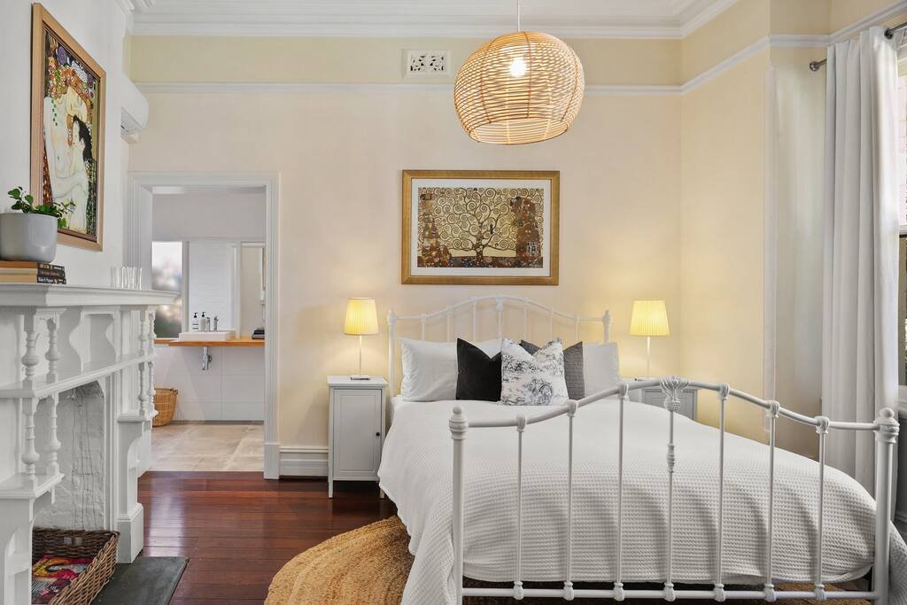 The Captain’s Lodge – iconic character home gallery image 2