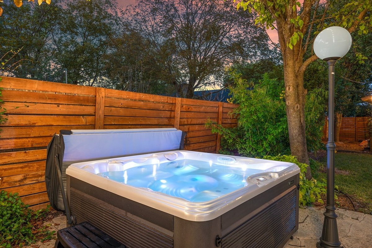 Casa Pájaro | Hot Tub | Karaoke | Sleeps 16+ gallery image 4