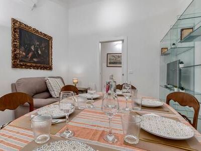 Modernità e Fascino Antico tra le Torri