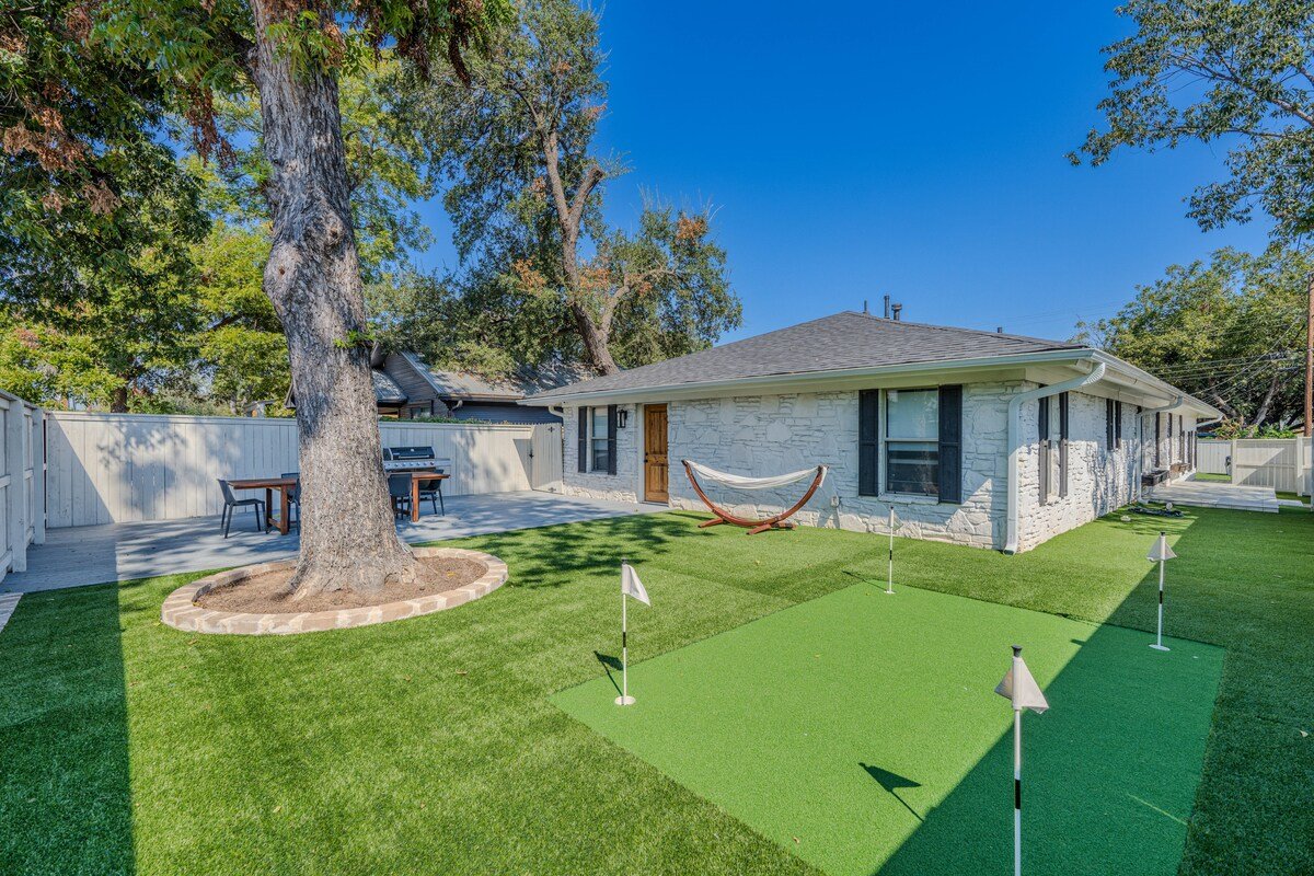 Huge Designer Home | Hot Tub, Chef’s Kitchen, Pool gallery image 4