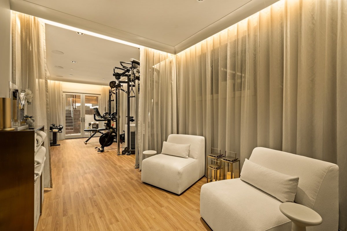 Ultra Swanky Designer Home gallery image 4