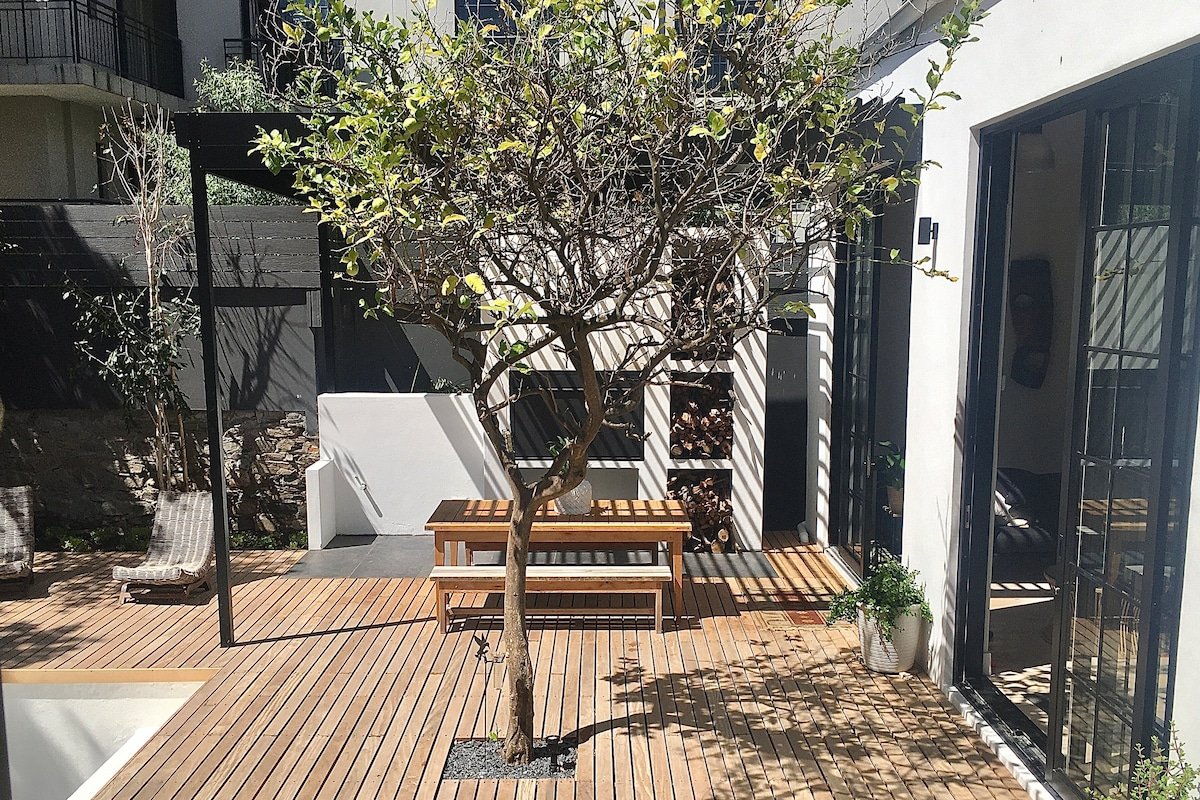 Oasis off trendy Kloof Street gallery image 3