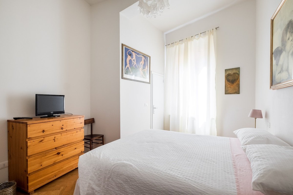 Modern flat on the old hidden canal gallery image 4