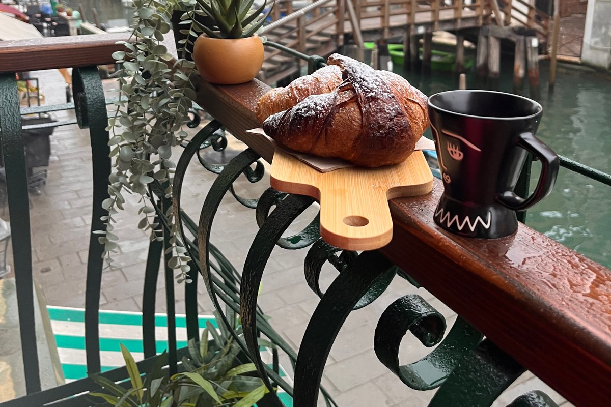 Stunning & super stylish canal-side 5*apartment!