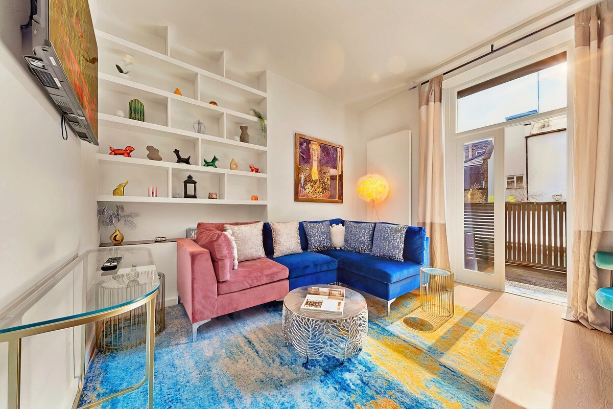 DESiGNER Victorian Flat with HUGE Terrace gallery image 3