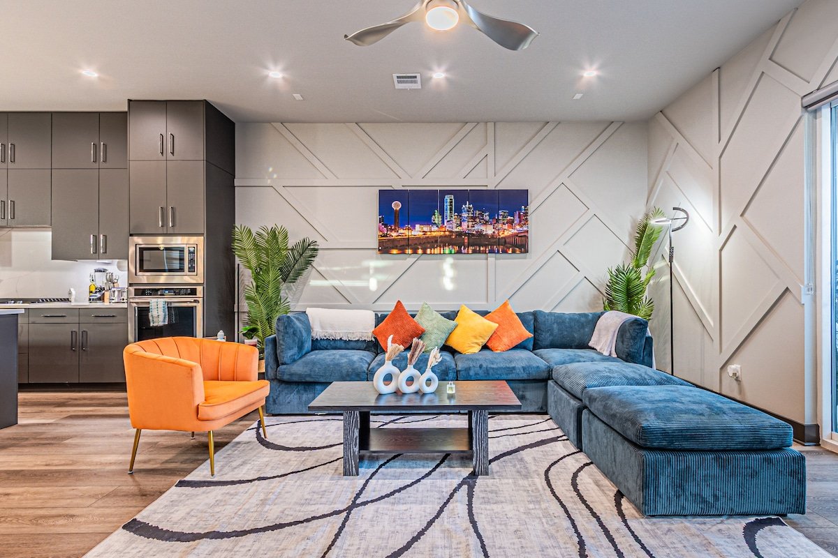 [Royal Luxury] Dallas Luxe Stay w/2 HotTubs+Games gallery image 5