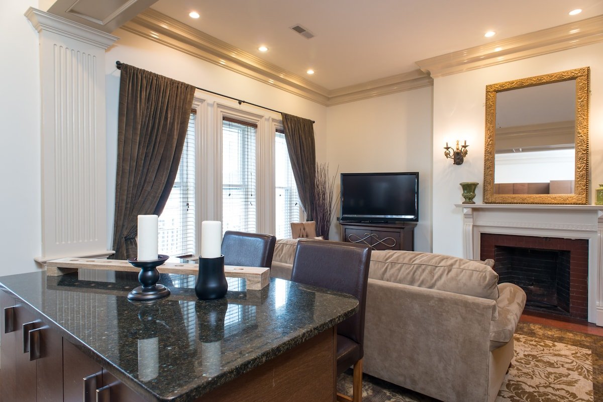 3BR / 2BA + Prvt Deck in Back Bay gallery image 5