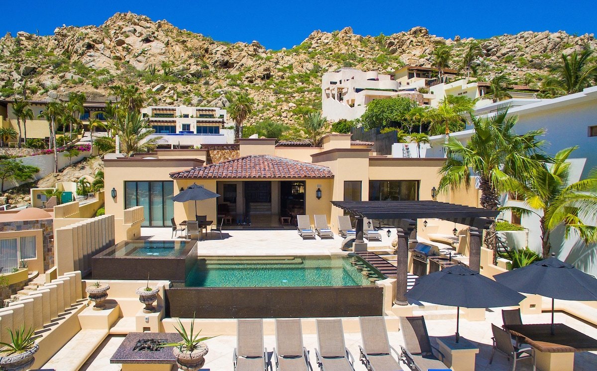 Swim-up Pool Bar – Villa Gran Vista by Cabo Villas gallery image 2