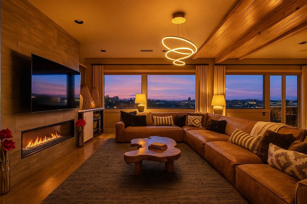 Luxury Skyline Mansion: Pool, Hot Tub & Game Room! gallery image 5