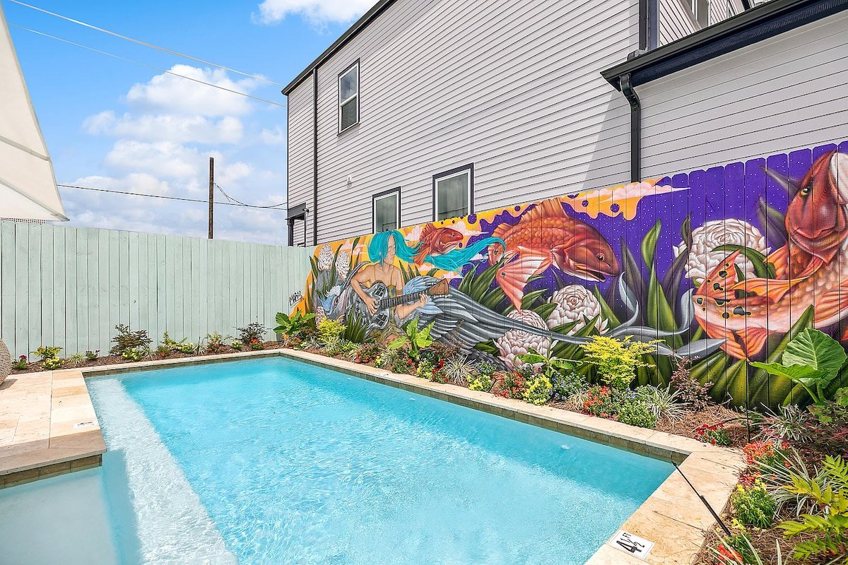 Hip Art Filled Uptown Oasis w/Heated Pool +Parking gallery image 2