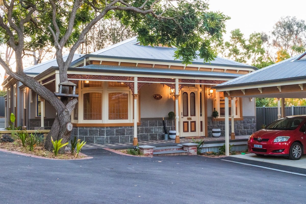 2 Bedroom Victorian Luxury in Lilydale gallery image 2