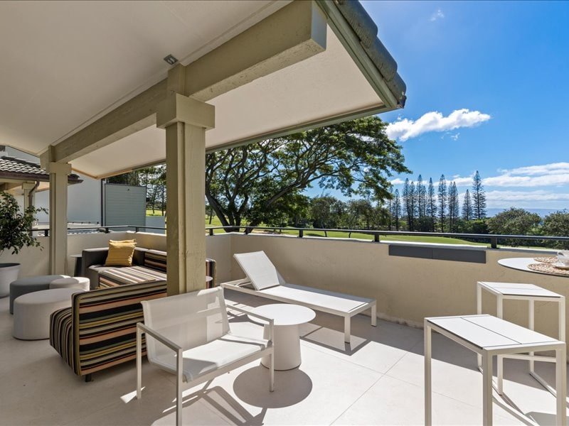 New Bespoke Euro Luxury Steps to Kapalua Bay Beach gallery image 2