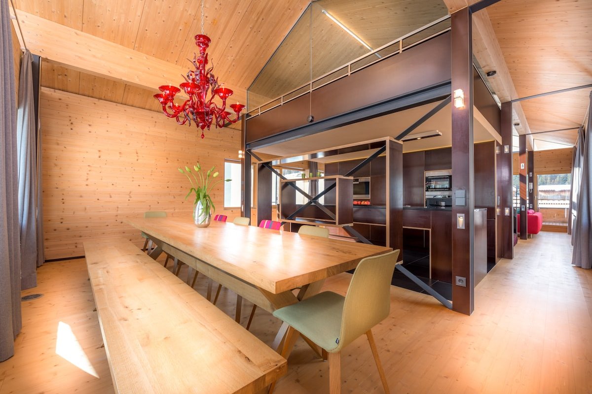 Chalet Red gallery image 4