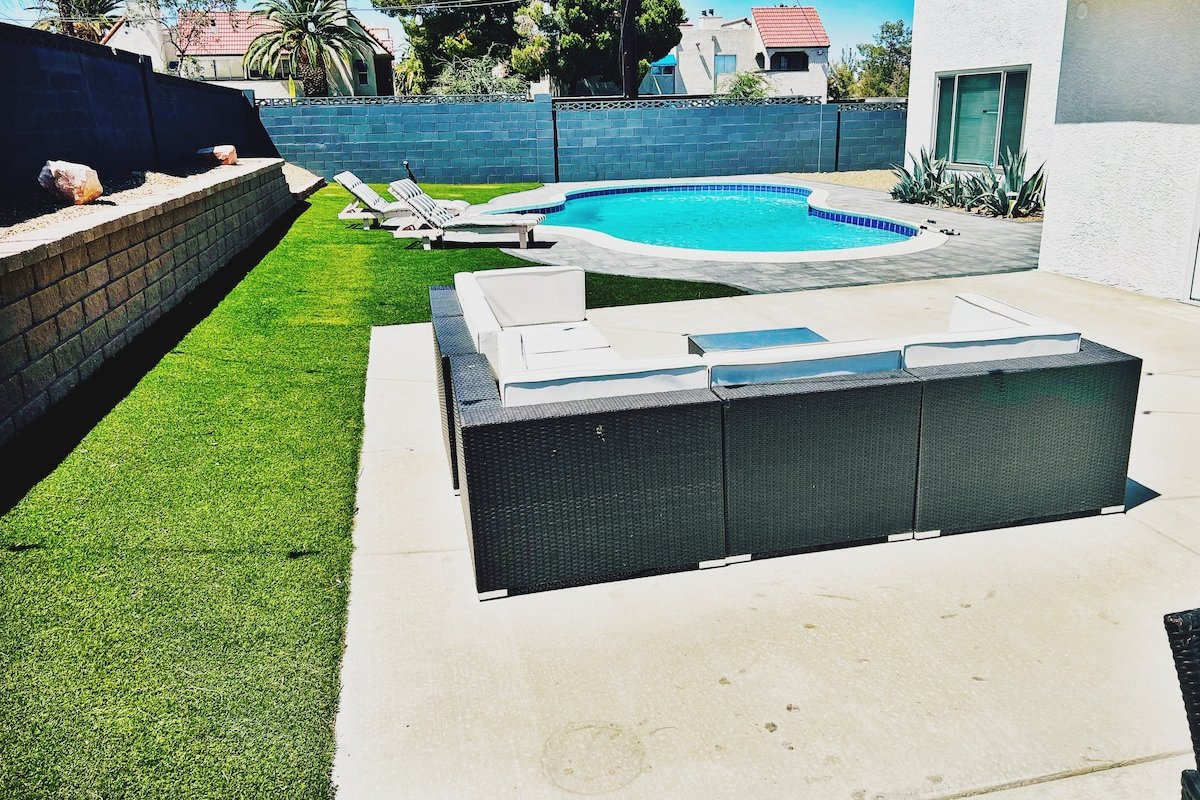 CLOSE to the STRIP! ~ The LV Dream House ~ gallery image 5